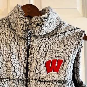 Wisconsin Badgers Women's Boxercraft Sherpa Quarter-Zip Fleece Vest - Gray